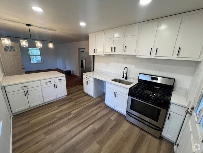 Building Photo - Single Family Home -Recently updated