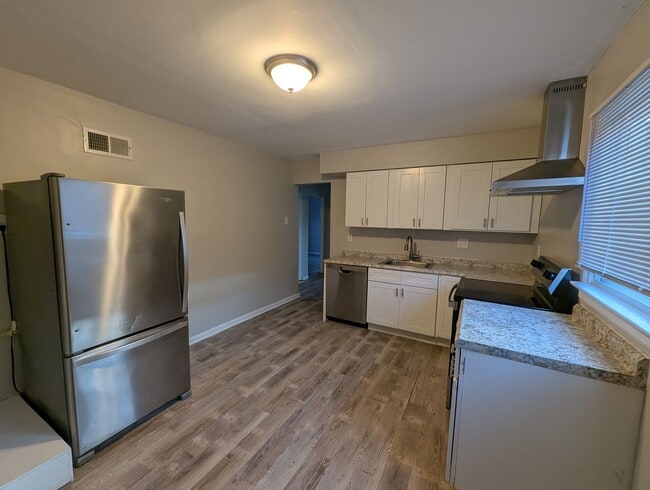 Photo - Lovely on Lorna