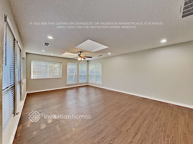 2206 Cedarcrest Dr