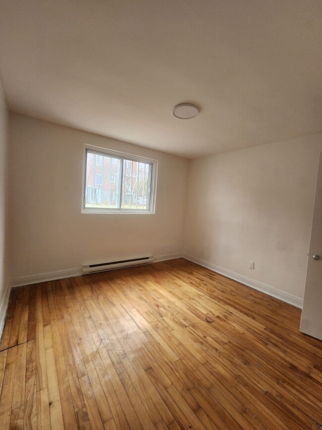 Building Photo - 6990-699e 9e Avenue Unit 2