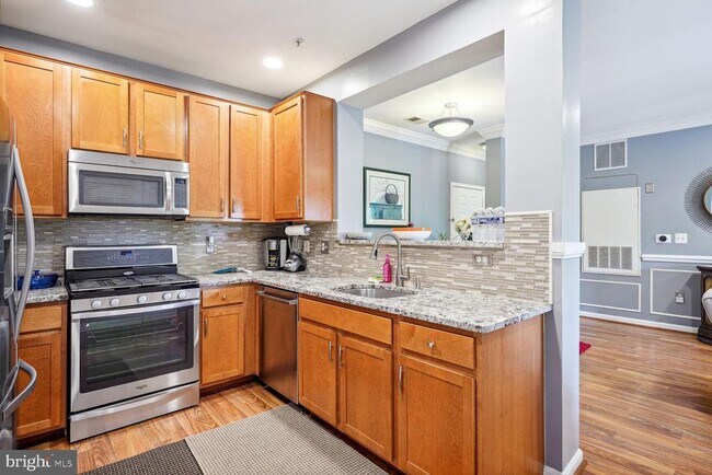 Photo - 4850 Eisenhower Ave Unit 205