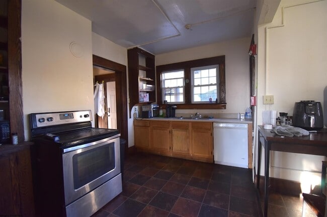 Photo - 678 Spruce St