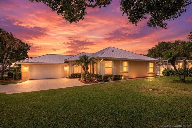 Photo - 2198 SW Mayflower Dr