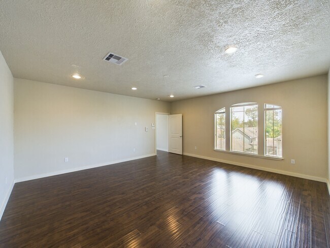 Photo - 2609 Lawrence St