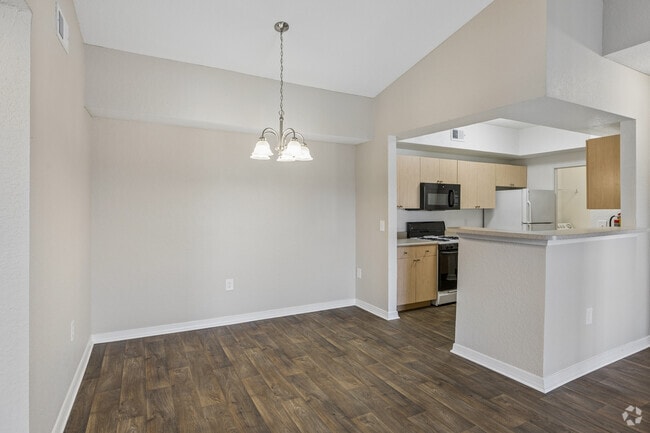 2BR, 2BA - 1075SF - Dining Room