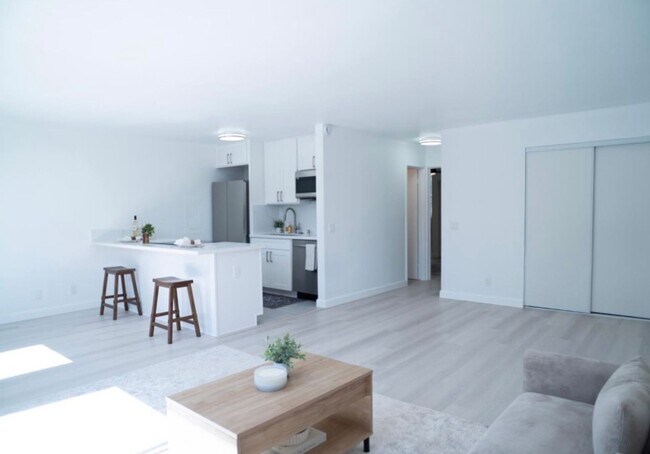 Photo - Island Style Living at Its Best! 2/1/1 in Makaha