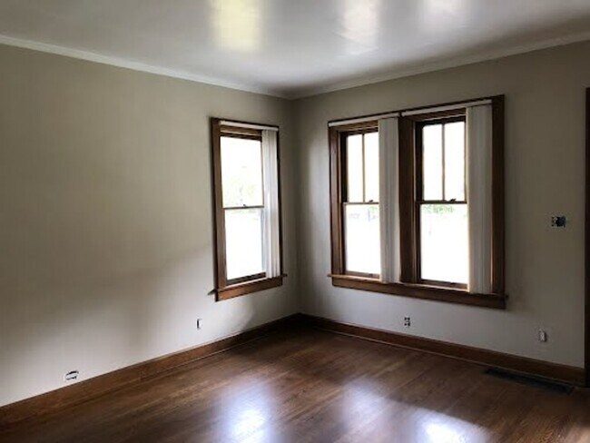 Photo - Beautiful 3 bedroom, 1 bath located in Bexley (Duplex)