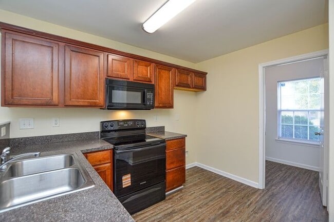 Photo - Spacious Home in Great Neighborhood!