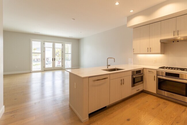 Photo - 10 Shipyard Dr Unit 216