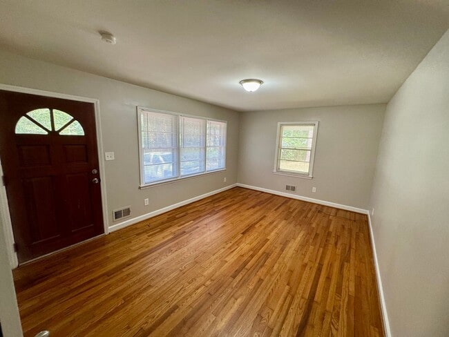Photo - 505 Locust Ln