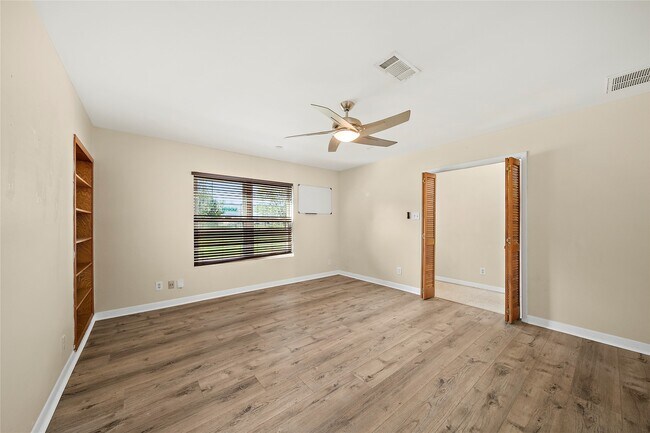 Building Photo - 8710 West Ln