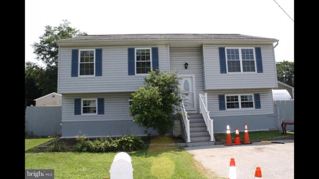 Building Photo - 14 Highland Rd