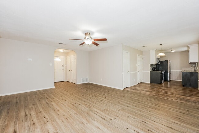 Photo - 812 Lynne Ln