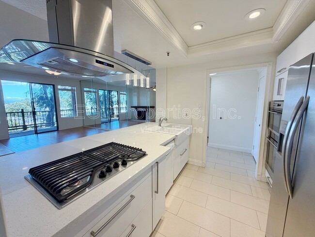 Photo - 2559 Plaza del Amo Unit 205