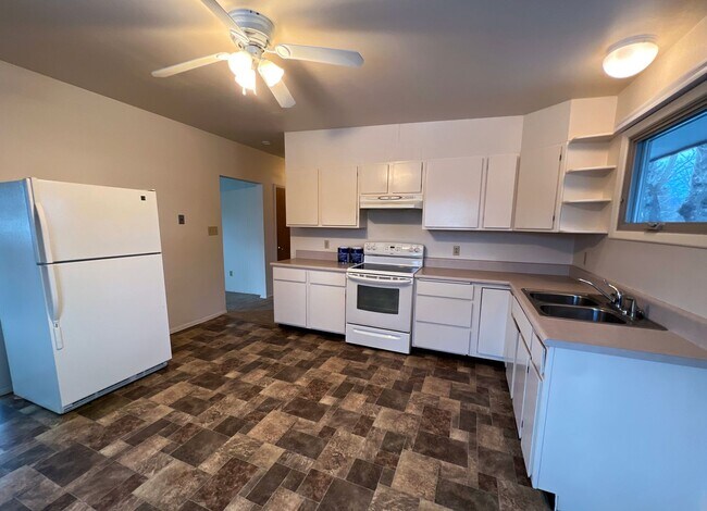 Building Photo - 302-308 N 11th Ave Unit 302 N 11th Ave