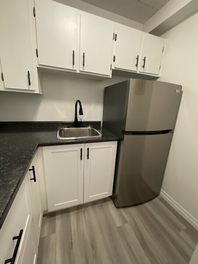 Photo - 204 Michigan Ave Unité 202