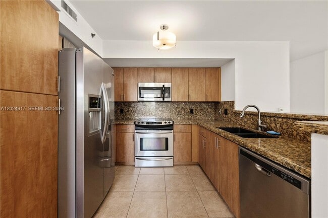 Building Photo - 19501 E Country Club Dr Unit 9508