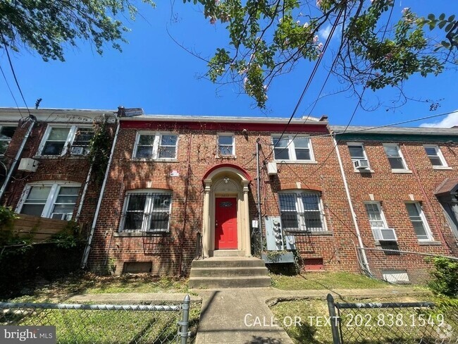 Building Photo - 1613 18th St SE Unit 2 Rental