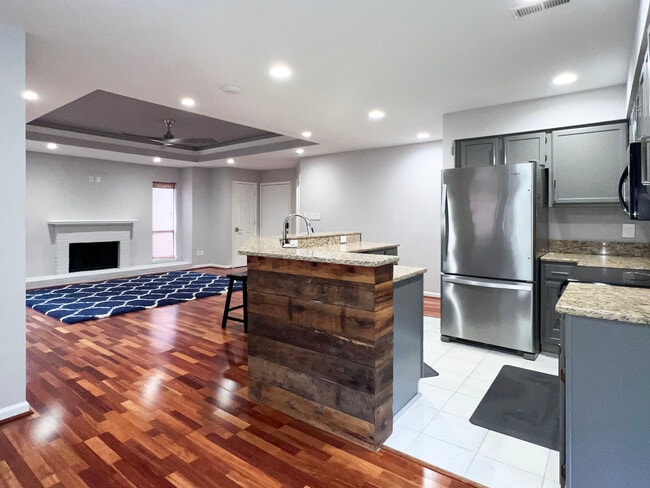 Photo - 221 New Kent Pl