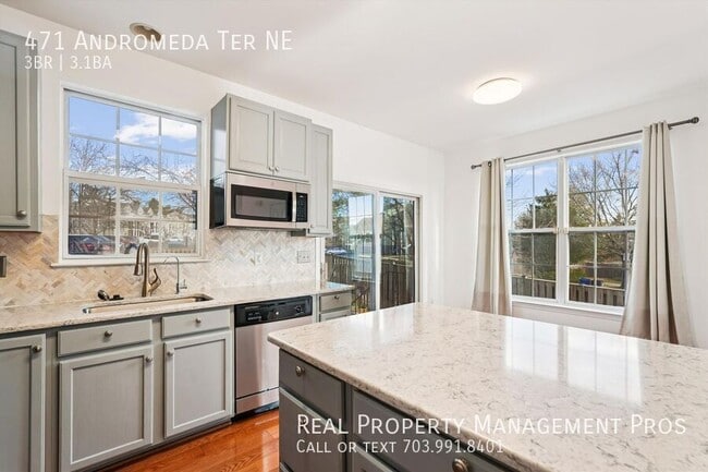 Photo - 471 Andromeda Terrace NE