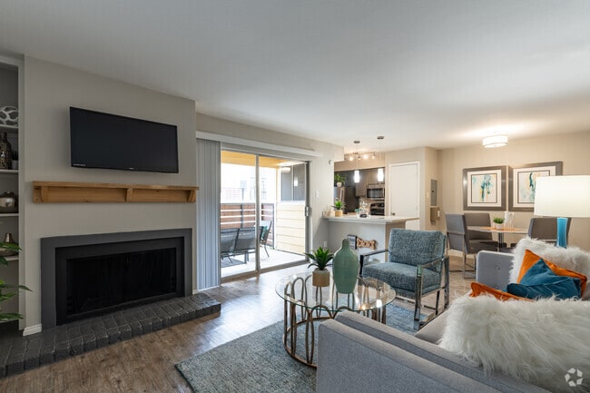 1.5BR, 1BA - 790SF - Living Room - Flintridge Apartments