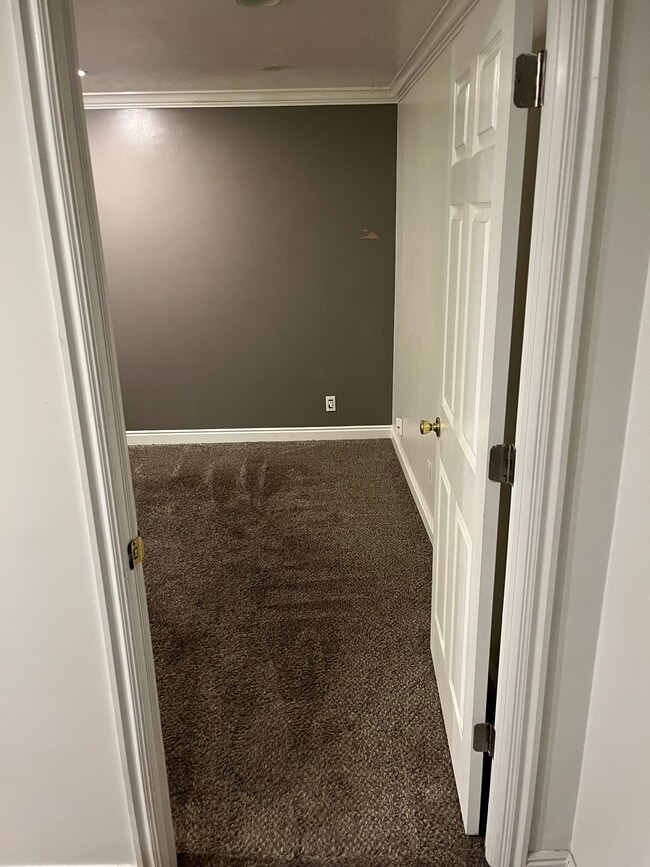 Photo - 765 RedMaple Rd E