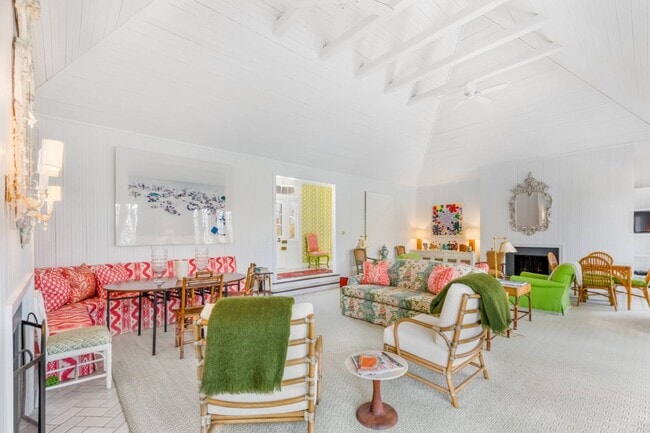 Photo - 171 Wyandanch Ln