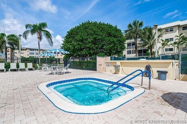 2600 NE 1st Ln Unit 418