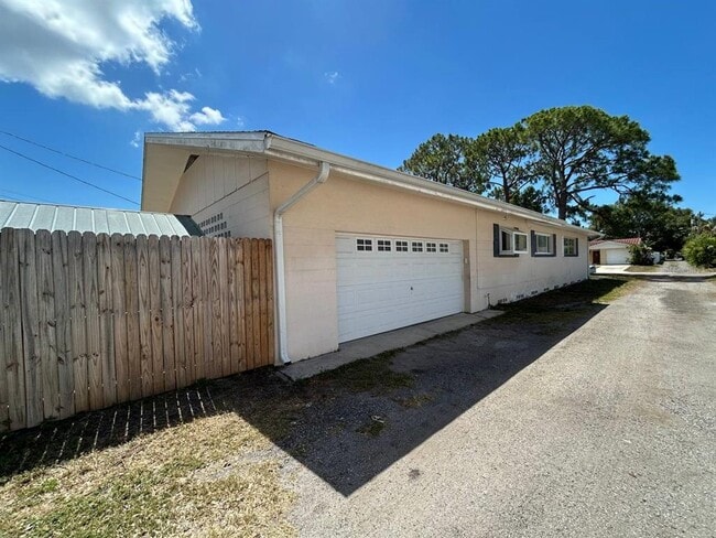 Photo - 631 45th Ave N