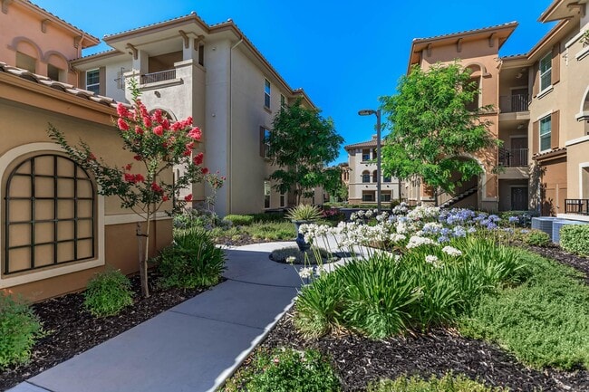 HERMOSO PAISAJISMO - Villas at North Village