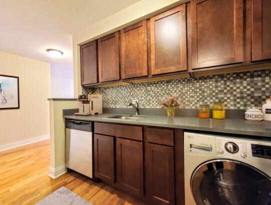 535 W Arlington Pl