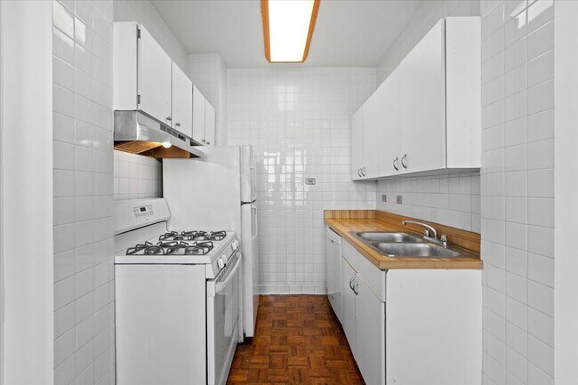 Photo - 429 W Roscoe St Unit 502