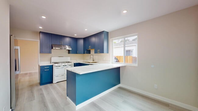 Photo - 976 Masson Ave