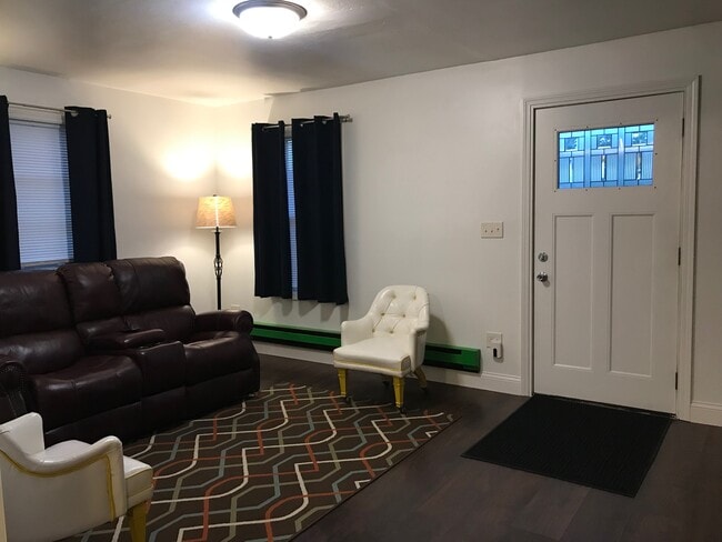 Building Photo - 211 N Lincoln St Unit Apt #1