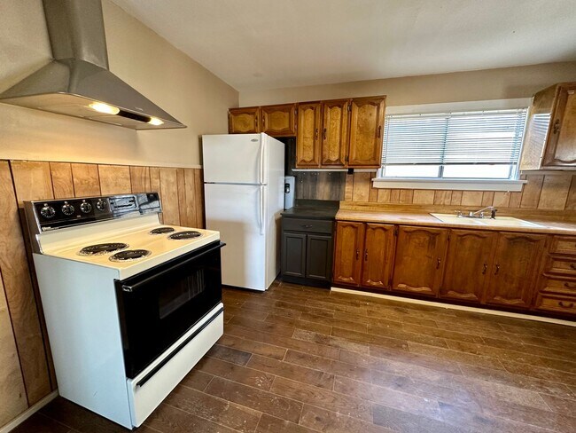 Photo - 3 Bed / 2 Bath Custom Pioche House