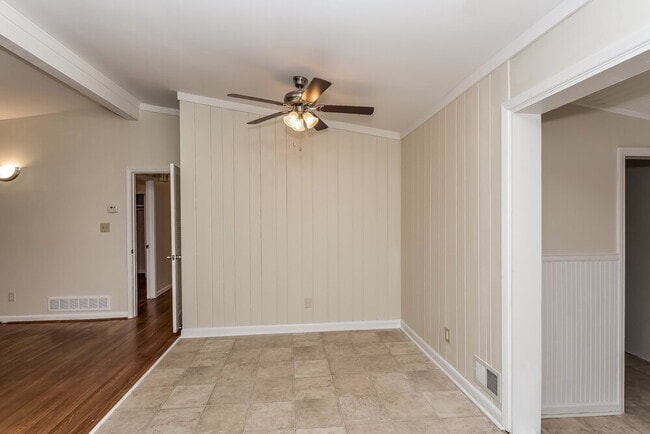 Photo - 2432 Woodacres Rd NE