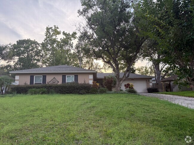 Building Photo - Location location....Wekiva home ready for...