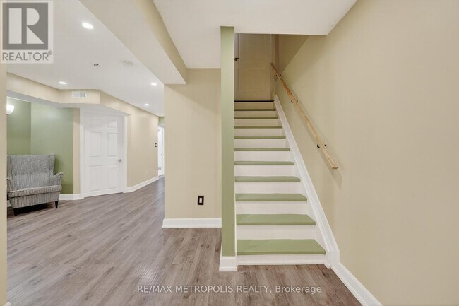 Photo - 1325 Ashwood Terr