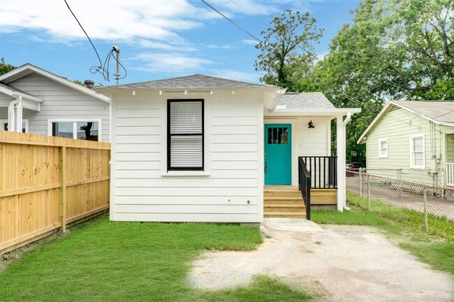 Photo - 129 E 31st 1/2 St