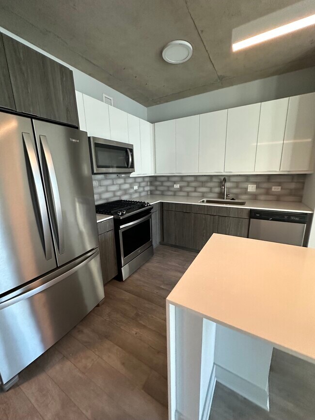 Photo - 1027 W Addison St Unidad 2BED