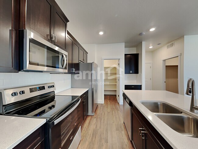 Photo - 9366 Wabash St