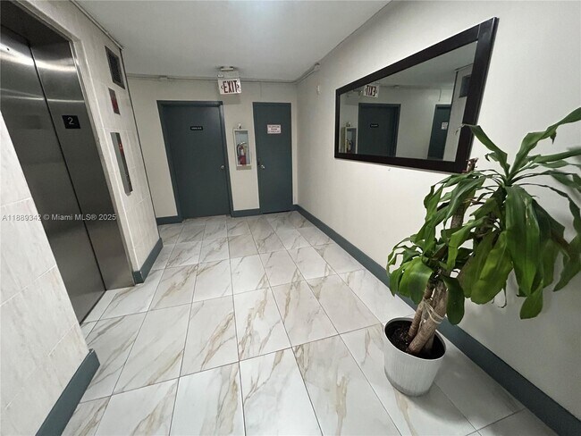 Photo - 1250 NE 125th St Unidad 220B