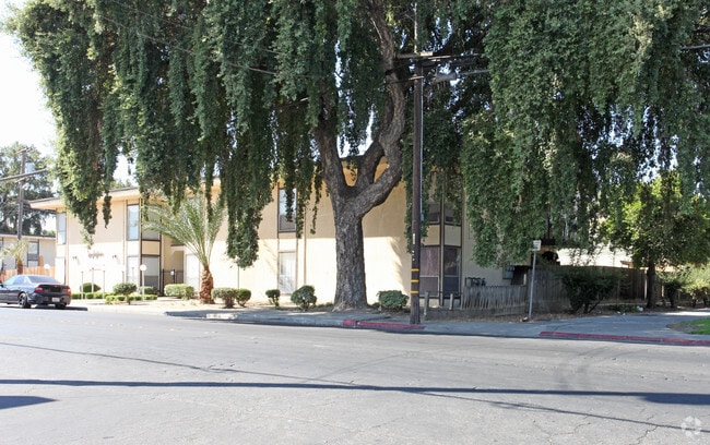 Photo - Lamplighter Apartments