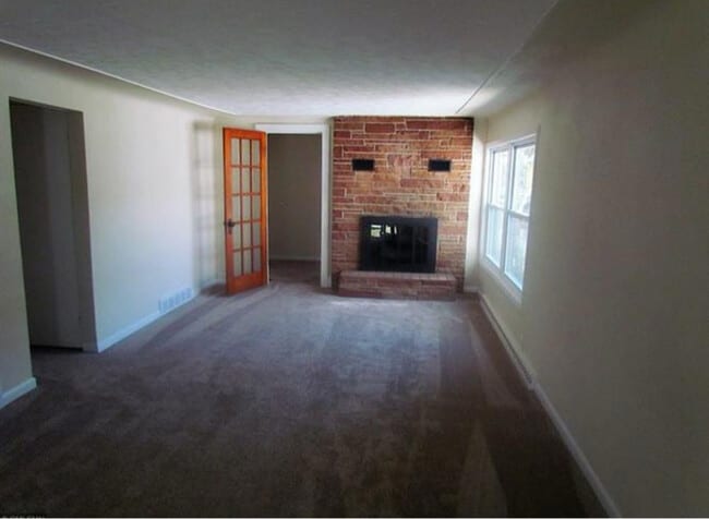 Photo - 306 4th Ave NE