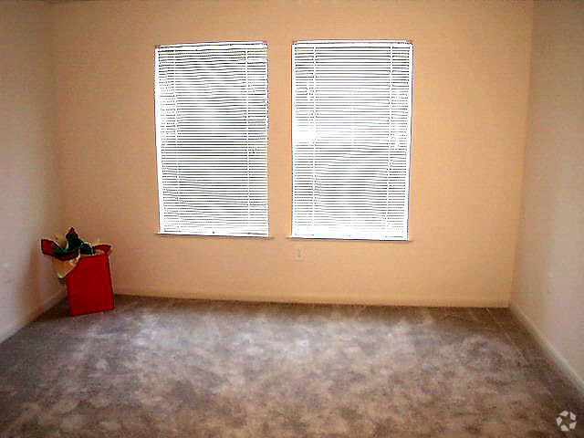 Bedroom - Legends at Virginia Center