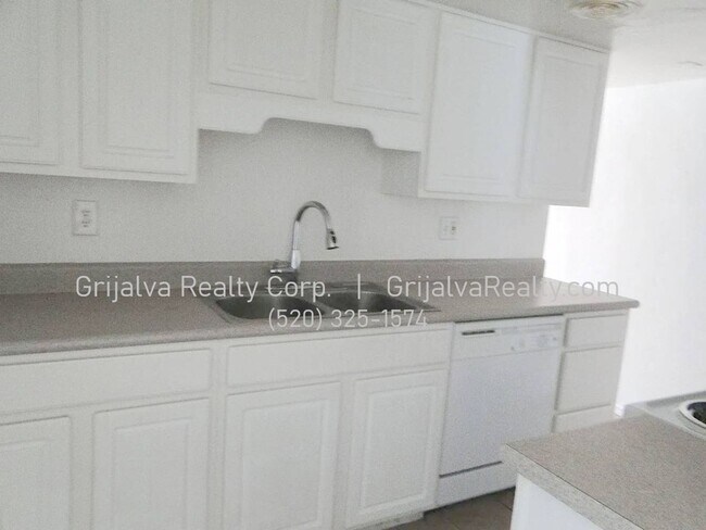 Photo - 1440 E Elm St Unit 01