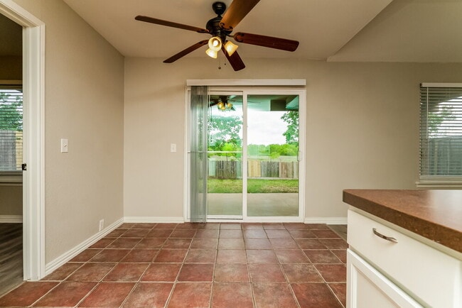 Photo - 1001 Springcreek Dr