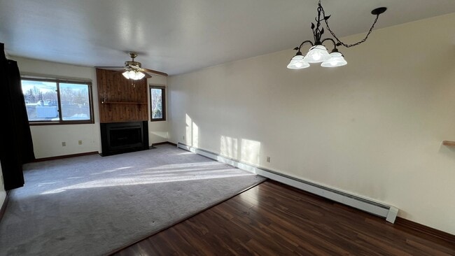 Spacious 2 Bedroom Condo in Eastridge! Car... - Spacious 2 Bedroom Condo in Eastridge! Car...
