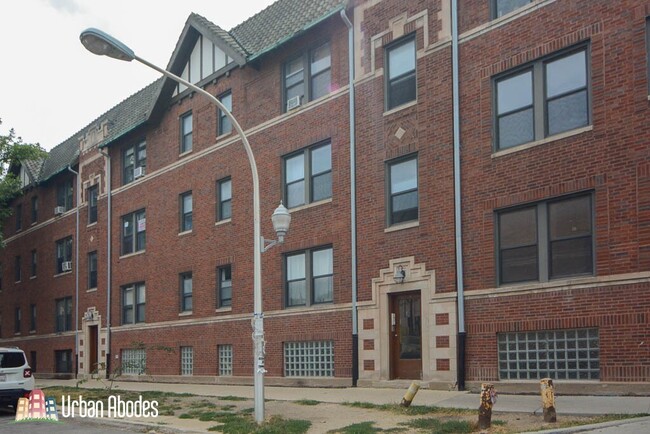 Building Photo - 2719 N Spaulding Ave Unit M05B Rental