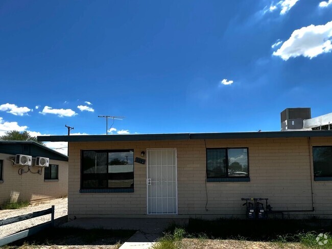 Building Photo - Remodeled 2 Bedroom 1 Bath Rental